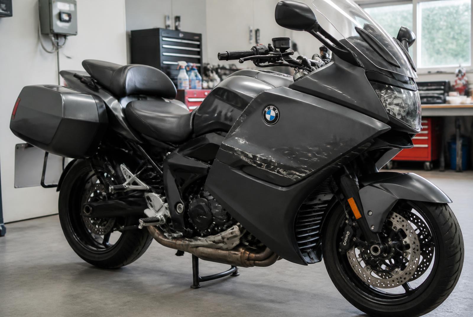 BMW Motorrad mit Seitenschaden