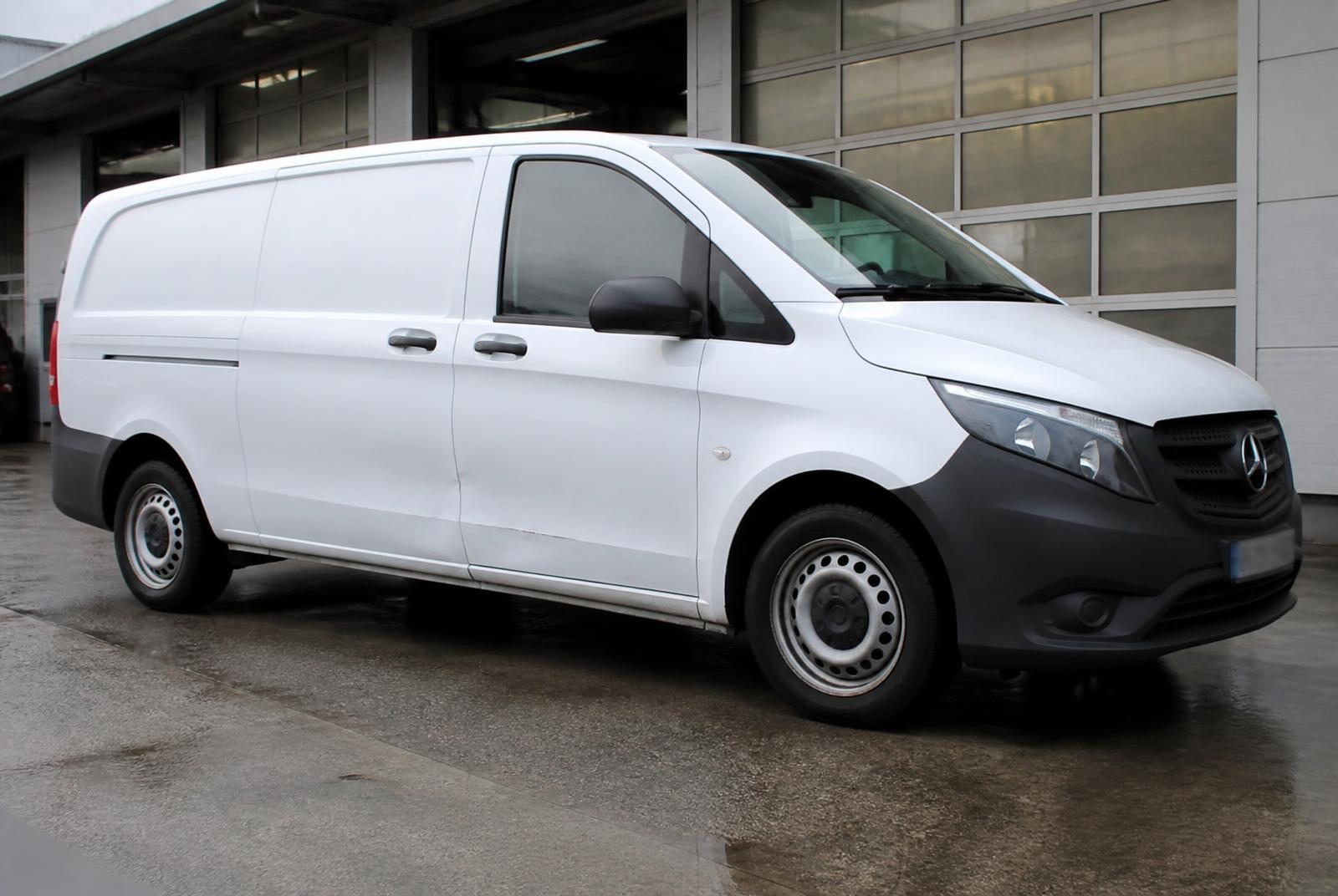 Transporter mit Seitenschaden